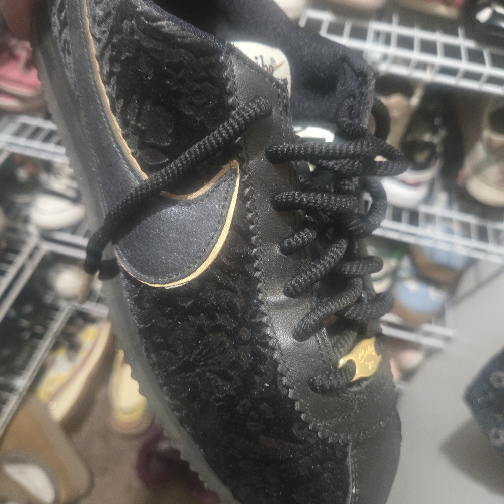 Nike Classic Cortez Black Velvet Embossed Royalty Print Women's Size 10 - Picture 8 of 8